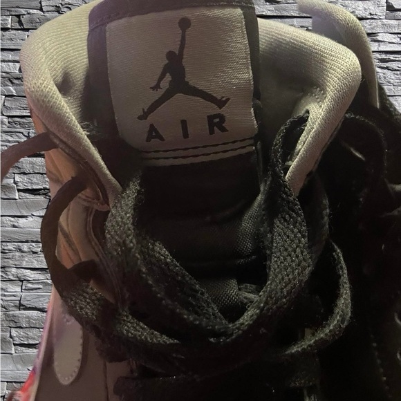 Nike Air Jordan’s. 2018 shadow. Retro mid rise black-and-grey men’s size‎ 8. main image 5